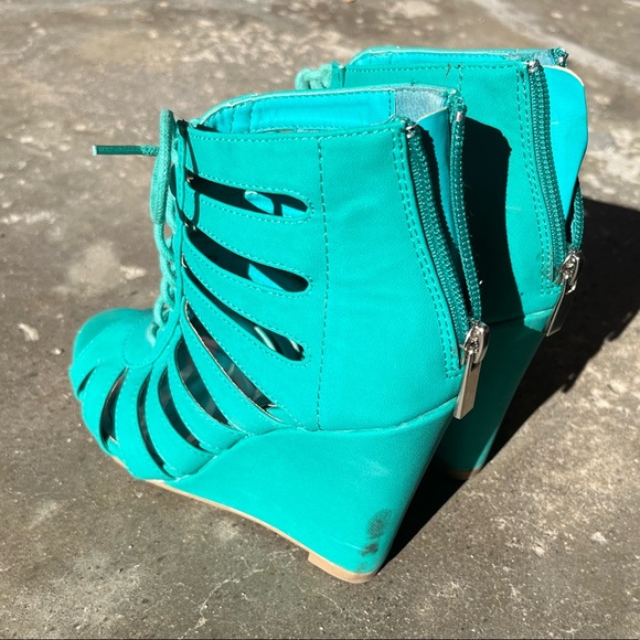 Wedge heels in Size 5 - Teal color - Picture 1 of 4